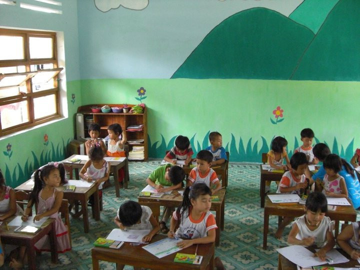 VNJUMP2010-LongAn-sinh hoat voi cac hoc sinh tieu hoc