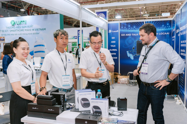 Khách quốc tế từ Tây Ban Nha trao đổi về các giải pháp của LocaAI