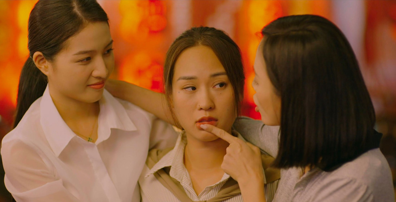 Gần 10 tập phim mới giải quyết xong chuyện ba cô bạn thân giận nhau. Gần 10 tập phim mới giải quyết xong chuyện ba cô bạn thân giận nhau.