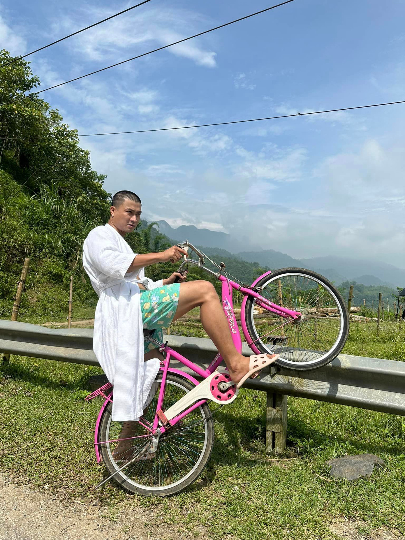 Tạo hình của Duy Hưng trong phim Độc đạo. Tạo hình của Duy Hưng trong phim Độc đạo.