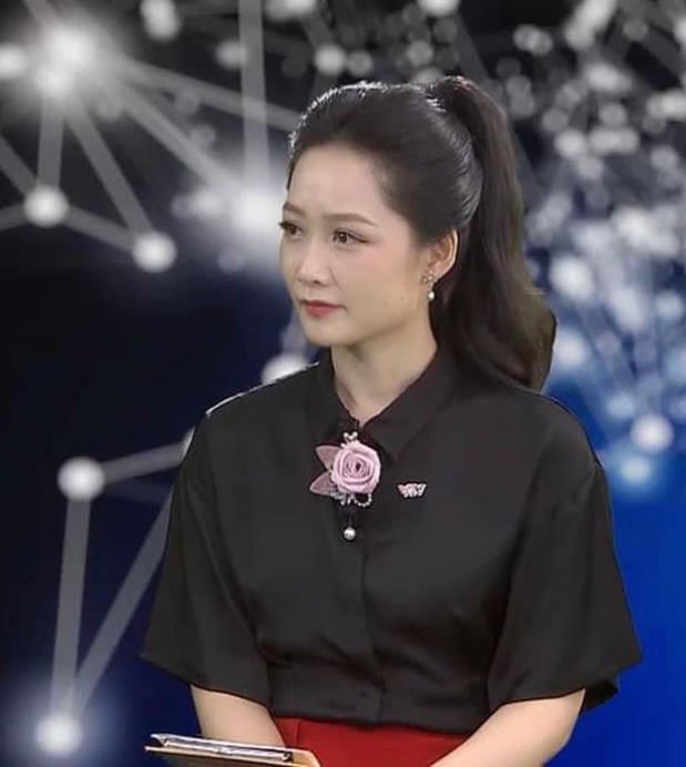 Sau 17 năm gắn bó với VTV, BTV Thu Hà chiêm nghiệm: “Tuy mặt già đi nhưng bản chất tôi vẫn vậy, luôn cặm cụi, trau chuốt từng công đoạn nhỏ, dù ở bất cứ vị trí nào”. Sau 17 năm gắn bó với VTV, BTV Thu Hà chiêm nghiệm: “Tuy mặt già đi nhưng bản chất tôi vẫn vậy, luôn cặm cụi, trau chuốt từng công đoạn nhỏ, dù ở bất cứ vị trí nào”.