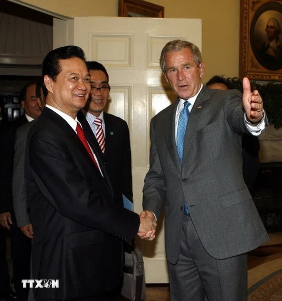 Tổng thống Hoa Kỳ George W.Bush đón Thủ tướng Nguyễn Tấn Dũng trong chuyến thăm Hoa Kỳ (25/6/2008). (Ảnh: Đức Tám/TTXVN)