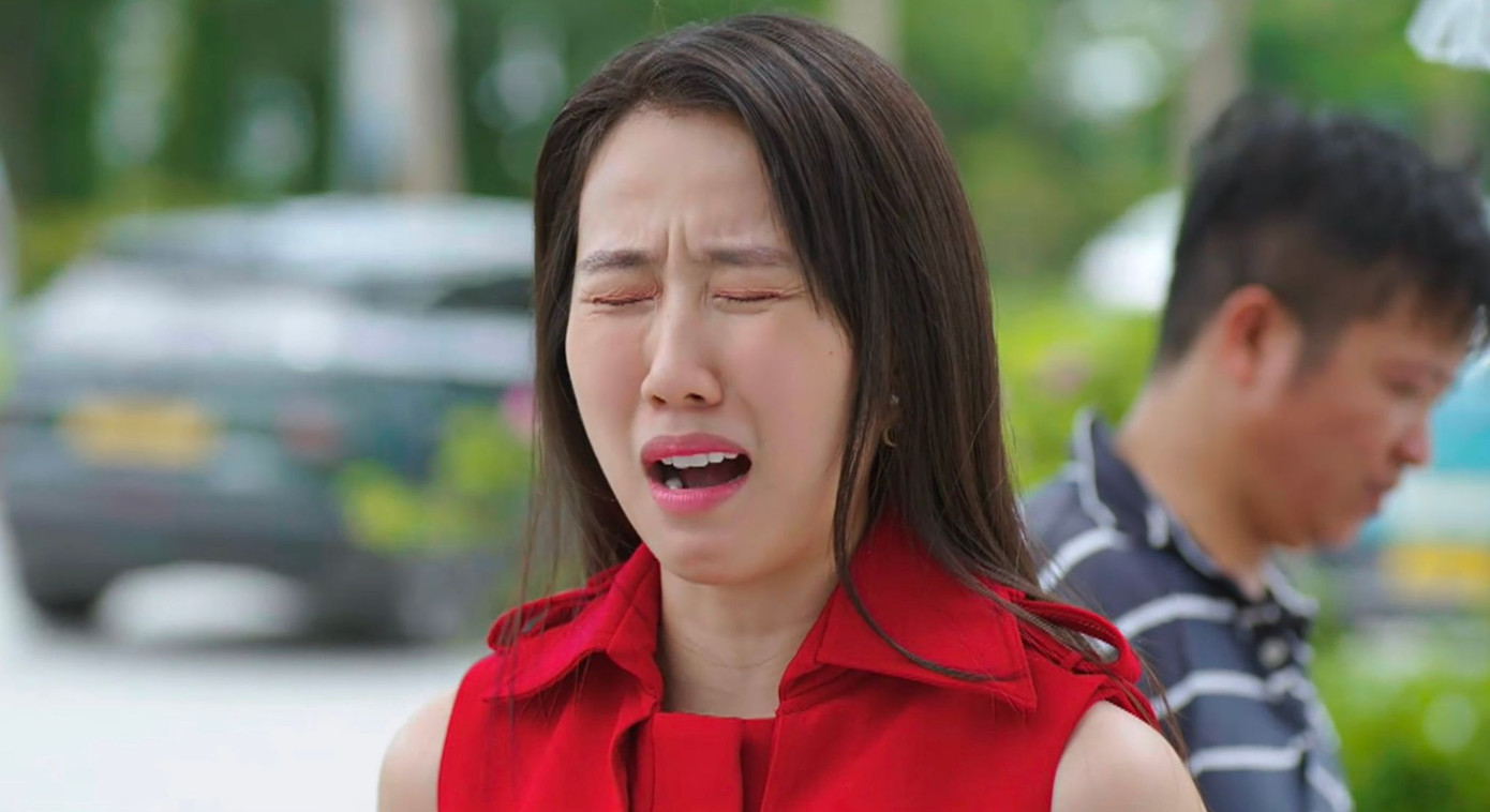 Huỳnh Hồng Loan nhận chỉ trích vì vai diễn Vân trong Sao kim bắn tim sao hỏa. Huỳnh Hồng Loan nhận chỉ trích vì vai diễn Vân trong Sao kim bắn tim sao hỏa.