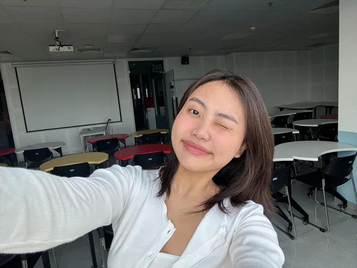 Phương Mỹ Chi háo hức mong ngày tựu trường nên đi học sớm nhất lớp. Hiện, nữ ca sĩ theo học ngành Truyền thông đa phương tiện tại Đại học Swinburne Việt Nam.