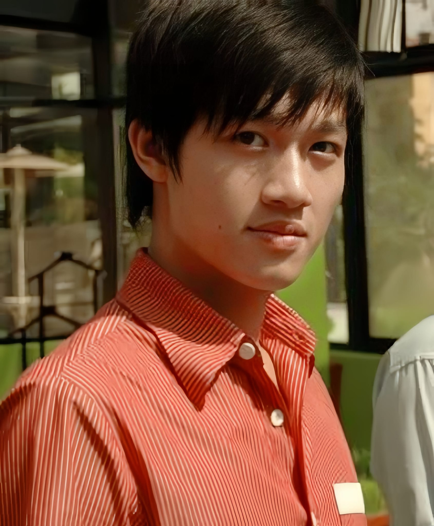 MC Trần Ngọc nhớ lại thời điểm lần đầu bước chân vào VTV, với mong muốn đơn giản là có việc làm thêm. Sau 18 năm gắn bó, nam MC cho rằng những gì anh có đều do nơi làm việc mang lại. MC Trần Ngọc nhớ lại thời điểm lần đầu bước chân vào VTV, với mong muốn đơn giản là có việc làm thêm. Sau 18 năm gắn bó, nam MC cho rằng những gì anh có đều do nơi làm việc mang lại.