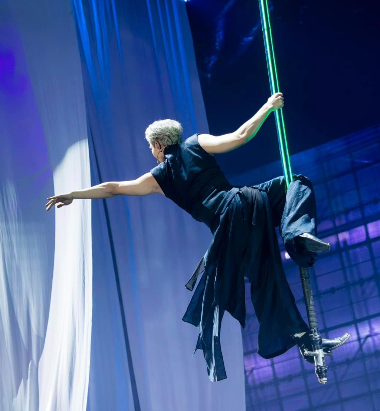 Màn trình diễn của Erik trong Chung kết 1 Anh trai say hi. Màn trình diễn của Erik trong Chung kết 1 Anh trai say hi.