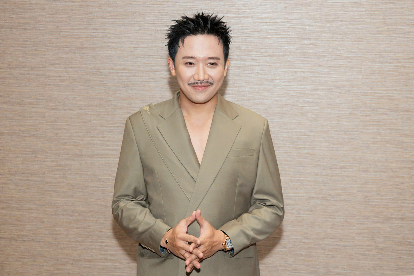 Là bạn thân của Anh Đức, Trấn Thành không thể vắng mặt. Thậm chí, nam diễn viên không dự lễ trao giải Cánh diều Vàng 2024 tại TP Nha Trang (Khánh Hòa) diễn ra tối cùng ngày, để dự ngày vui của Anh Đức.