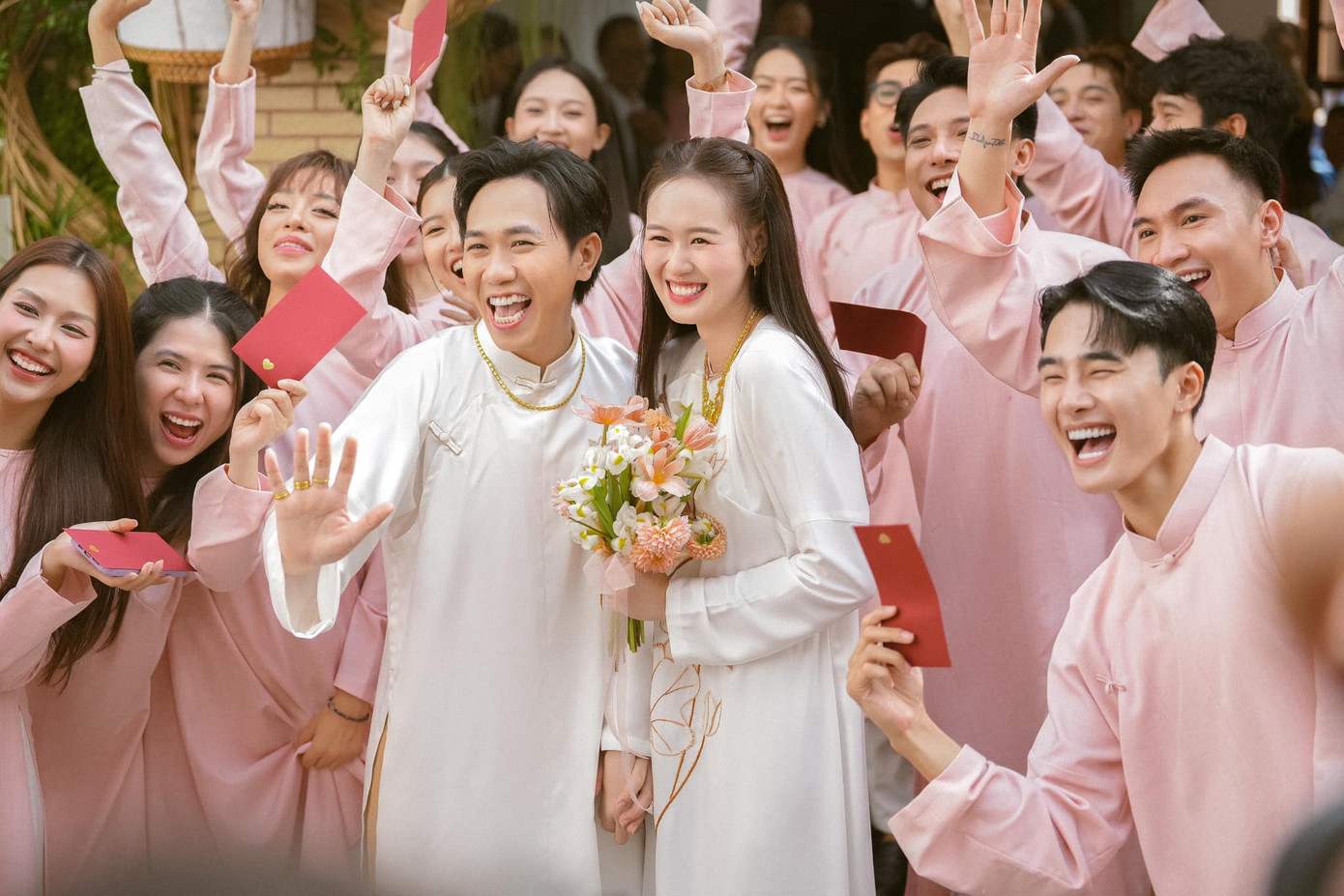 Đám cưới của Anh Đức và Quỳnh Anh quy tụ dàn khách mời như vợ chồng Trấn Thành, Tuấn Trần, Phương Anh Đào...
