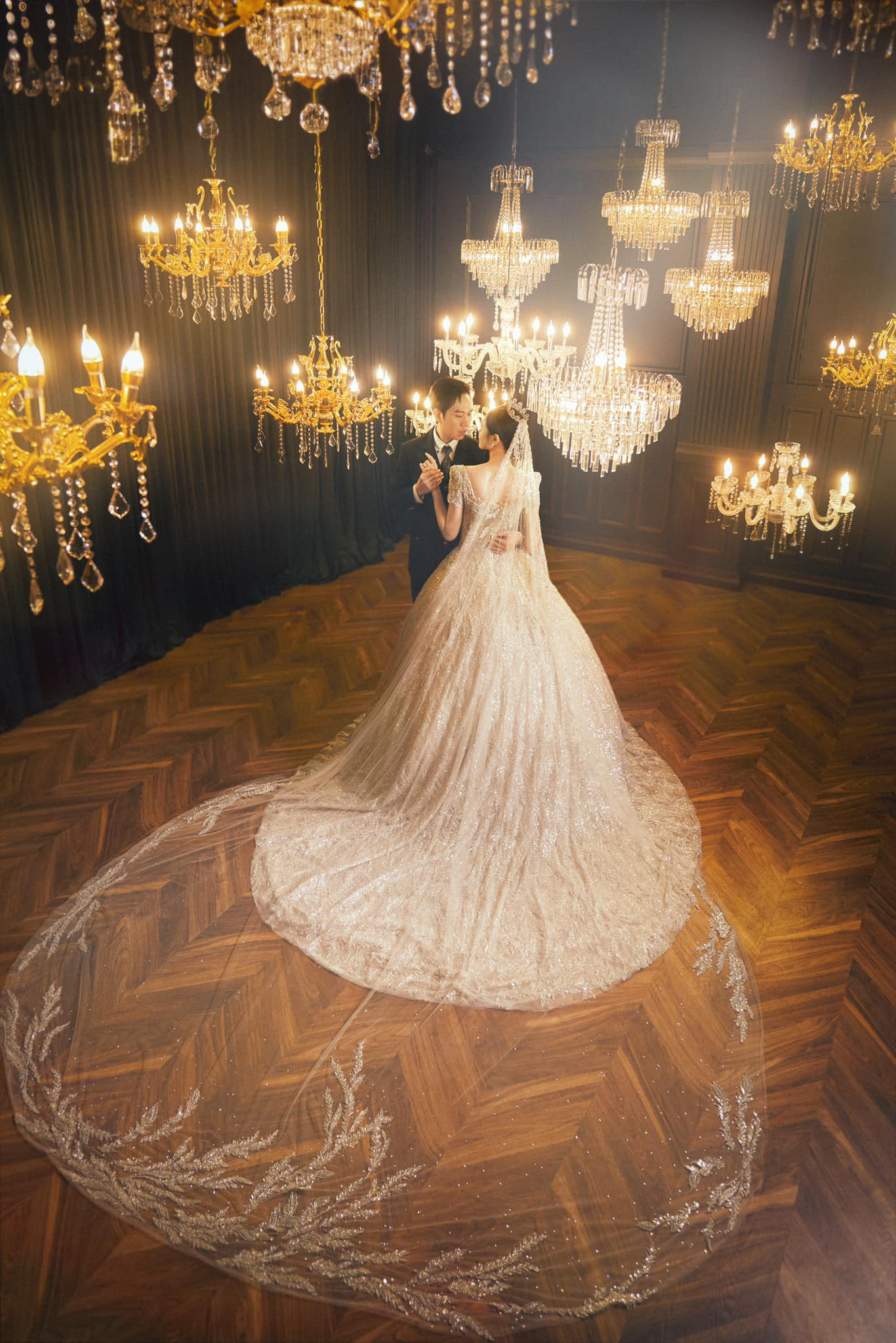 Sau một lần hoãn cưới, Anh Đức ấn định ngày tổ chức hôn lễ vào 10/9. Sau một lần hoãn cưới, Anh Đức ấn định ngày tổ chức hôn lễ vào 10/9.