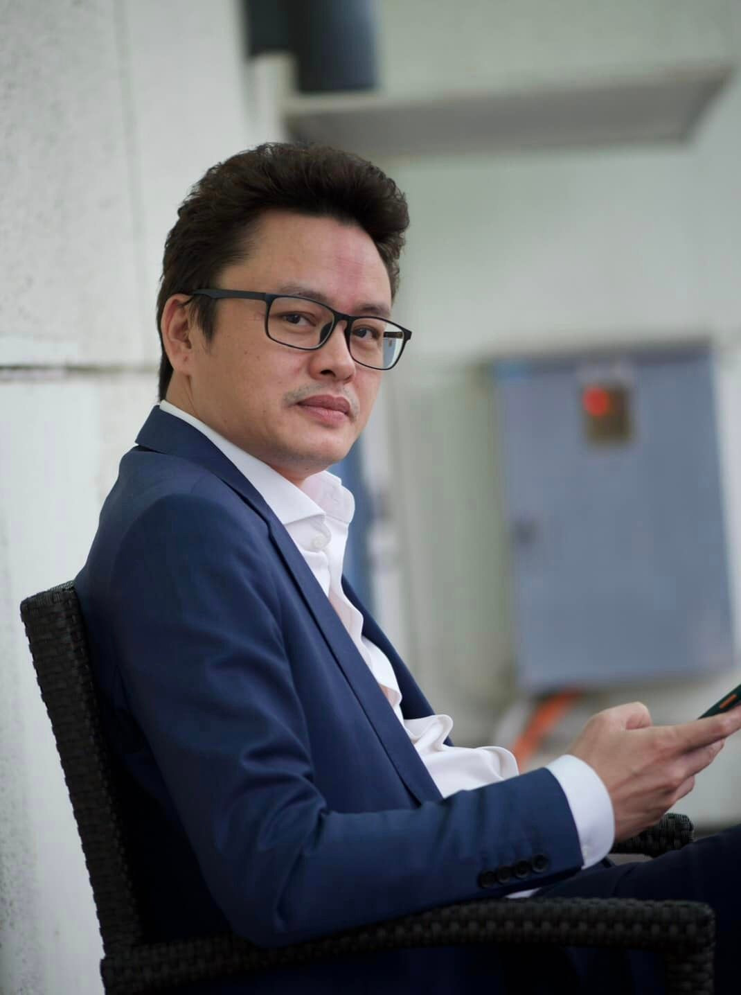 BTV Hữu Bằng thời mới vào nghề và hiện tại. Anh là gương mặt quen thuộc của Thời sự 19h và các chương trình chính luận của VTV. BTV Hữu Bằng thời mới vào nghề và hiện tại. Anh là gương mặt quen thuộc của Thời sự 19h và các chương trình chính luận của VTV.