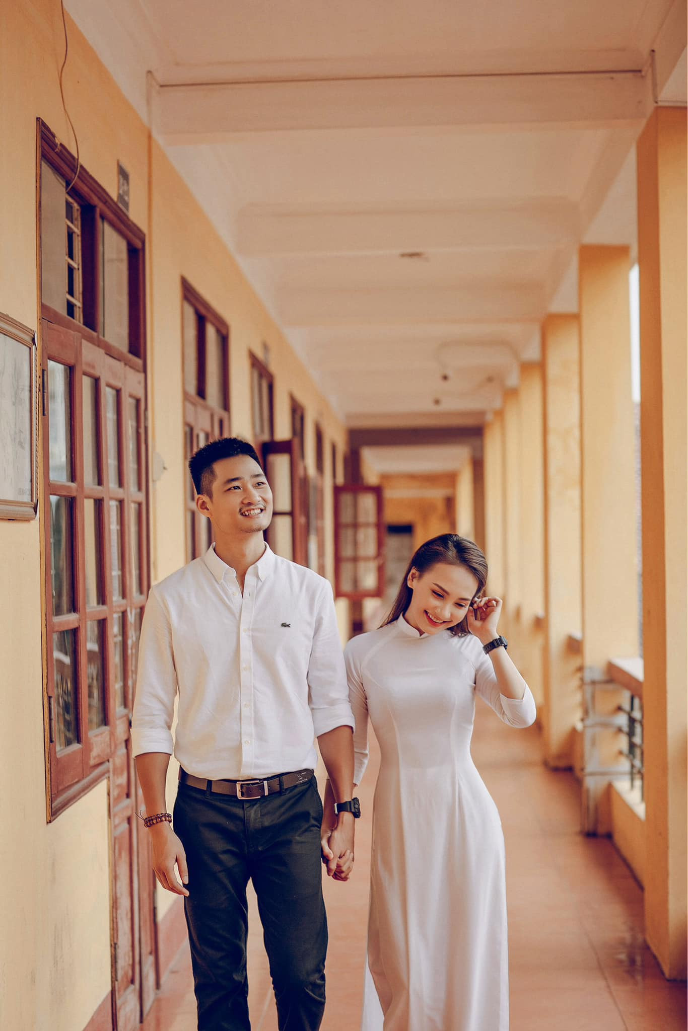 Vợ chồng Bảo Thanh thực hiện bộ ảnh thanh xuân vườn trường thu hút sự quan tâm của khán giả. Là mẹ hai con, Bảo Thanh vẫn giữ vóc dáng thon gọn. Sau hơn 3 năm vắng bóng, nữ diễn viên chưa có kế hoạch trở lại màn ảnh.