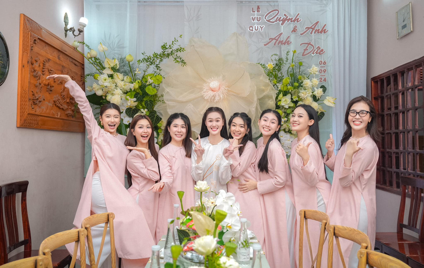Sau đám hỏi, Anh Đức và Quỳnh Anh tổ chức đám cưới ngày 10/9. Anh Đức cho biết lễ cưới diễn ra đúng theo kế hoạch, buổi sáng là lễ gia tiên tại nhà riêng, tiệc mừng tổ chức tại nhà hàng vào buổi tối cùng ngày. Ngoài ra, thời gian tổ chức hôn lễ, quy định tham gia buổi tiệc không thay đổi. Khách mời cần mang theo thiệp cứng để làm thủ tục check-in. Đặc biệt, đám cưới Anh Đức không khuyến khích trẻ em.