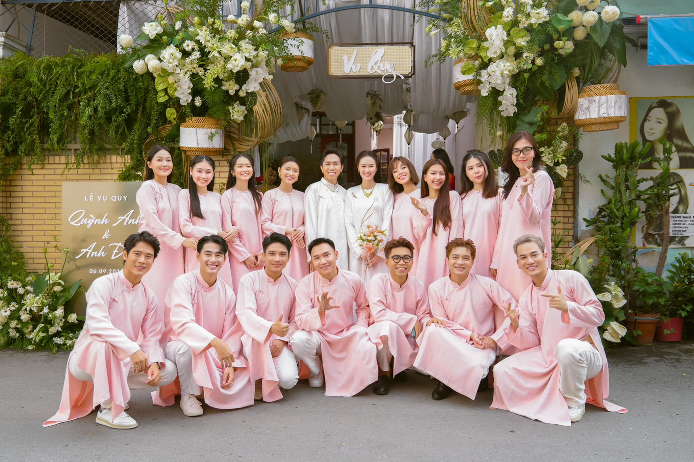 Anh Đức sinh năm 1987, hoạt động ở sân khấu kịch và tham gia các dự án phim truyền hình như Đời, Hai gia đình, Khi yêu đừng nói chia tay, Hạnh phúc muộn màng... Anh cũng tham gia nhiều chương trình truyền hình như Người ấy là ai, Nhanh như chớp, Bức tường lửa, Ca sĩ bí ẩn, Giọng ải giọng ai, Kỳ tài thách đấu…