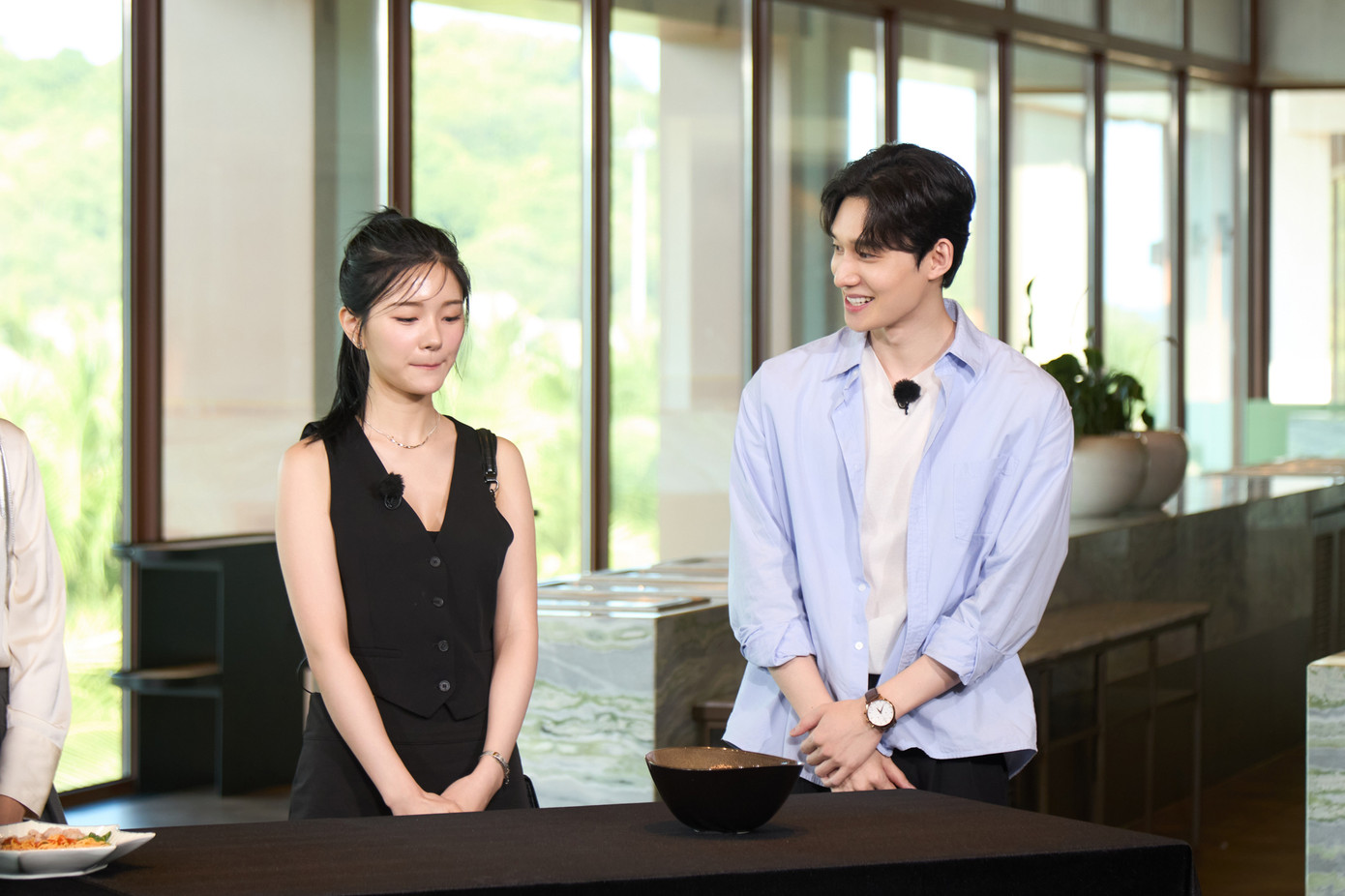 Sung Ieon và Lee Rayeon. Sung Ieon và Lee Rayeon.