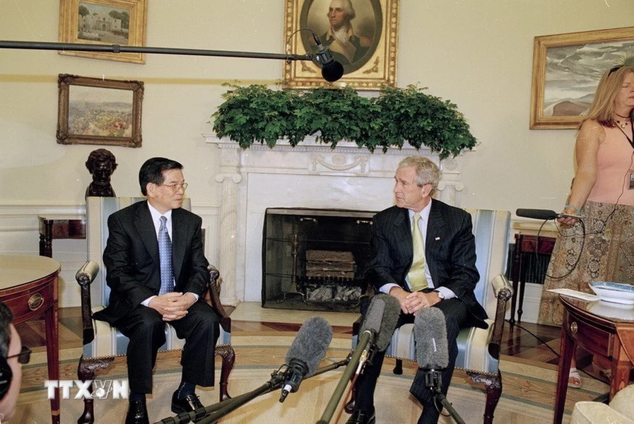 Chủ tịch nước Nguyễn Minh Triết hội đàm với Tổng thống George W.Bush tại Nhà Trắng, trong chuyến thăm chính thức Hoa Kỳ từ 18–23/6/2007. (Ảnh: Nguyễn Khang/TTXVN)