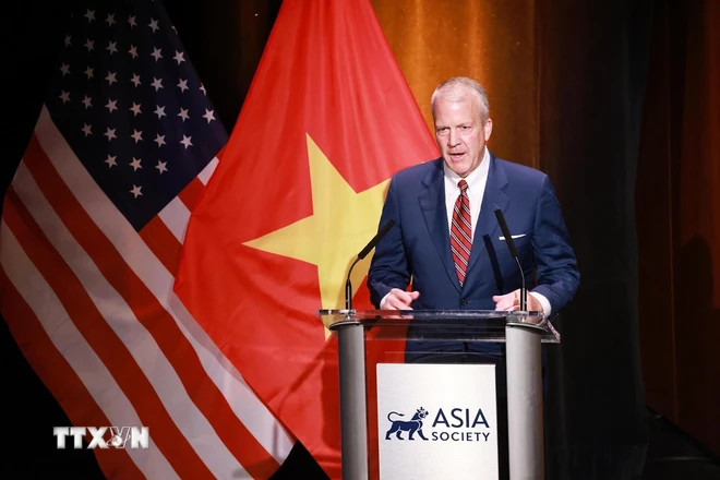 Thượng nghị sỹ Hoa Kỳ Dan Sullivan phát biểu. (Ảnh: Lâm Khánh/TTXVN)