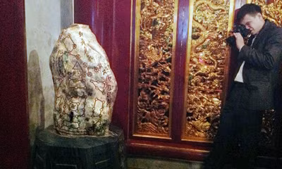 Hòn đá lạ hiện đã được đưa ra khỏi Đền Hùng