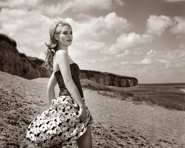 Vẻ đẹp trong veo của nàng 'Lọ Lem' Lily James ảnh 10