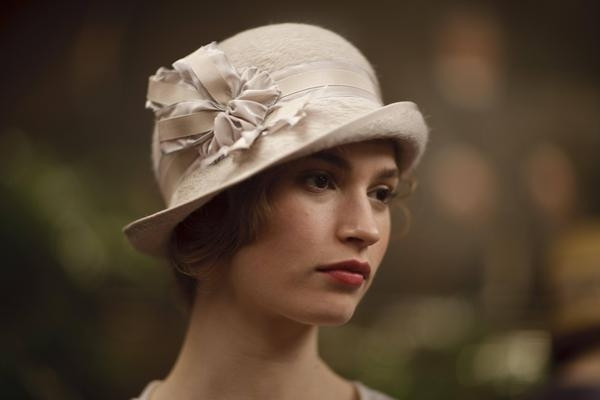 Vẻ đẹp trong veo của nàng 'Lọ Lem' Lily James ảnh 14