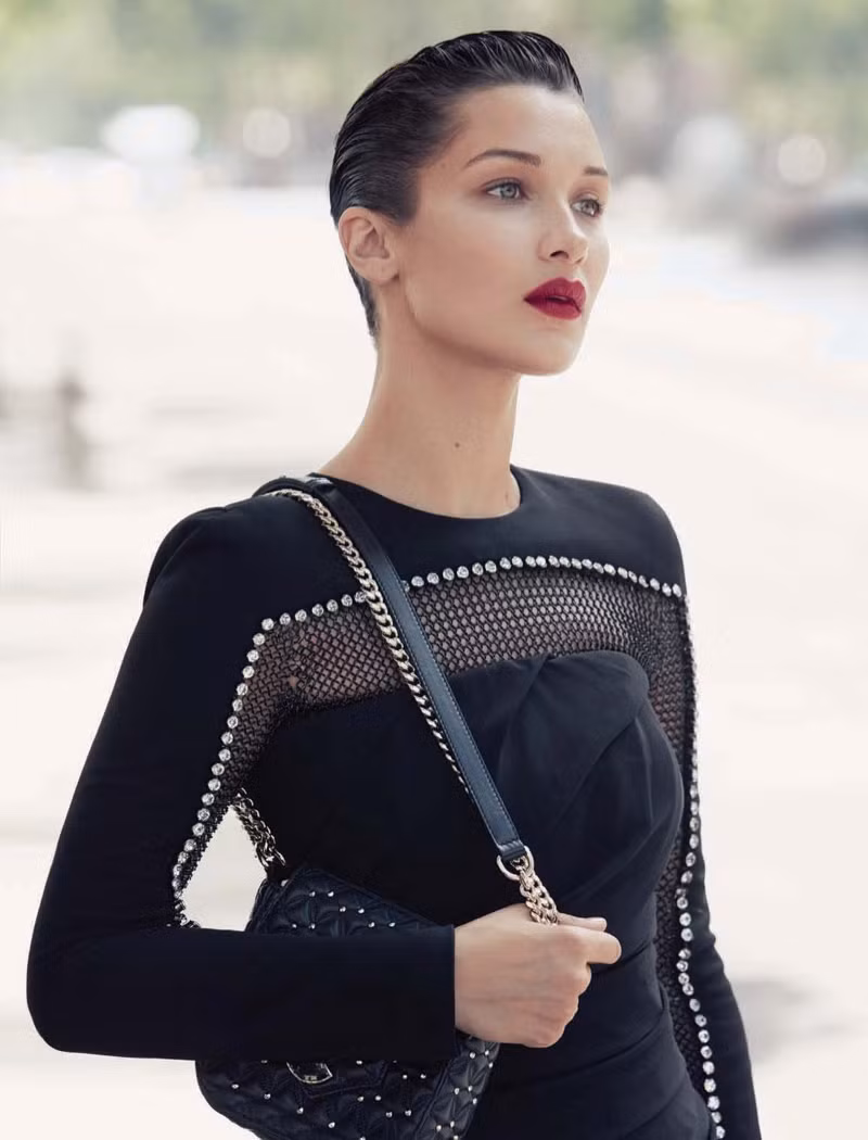 ‘Chân dài’ Bella Hadid quá đỗi gợi cảm trên hàng loạt ấn phẩm Vogue ảnh 22