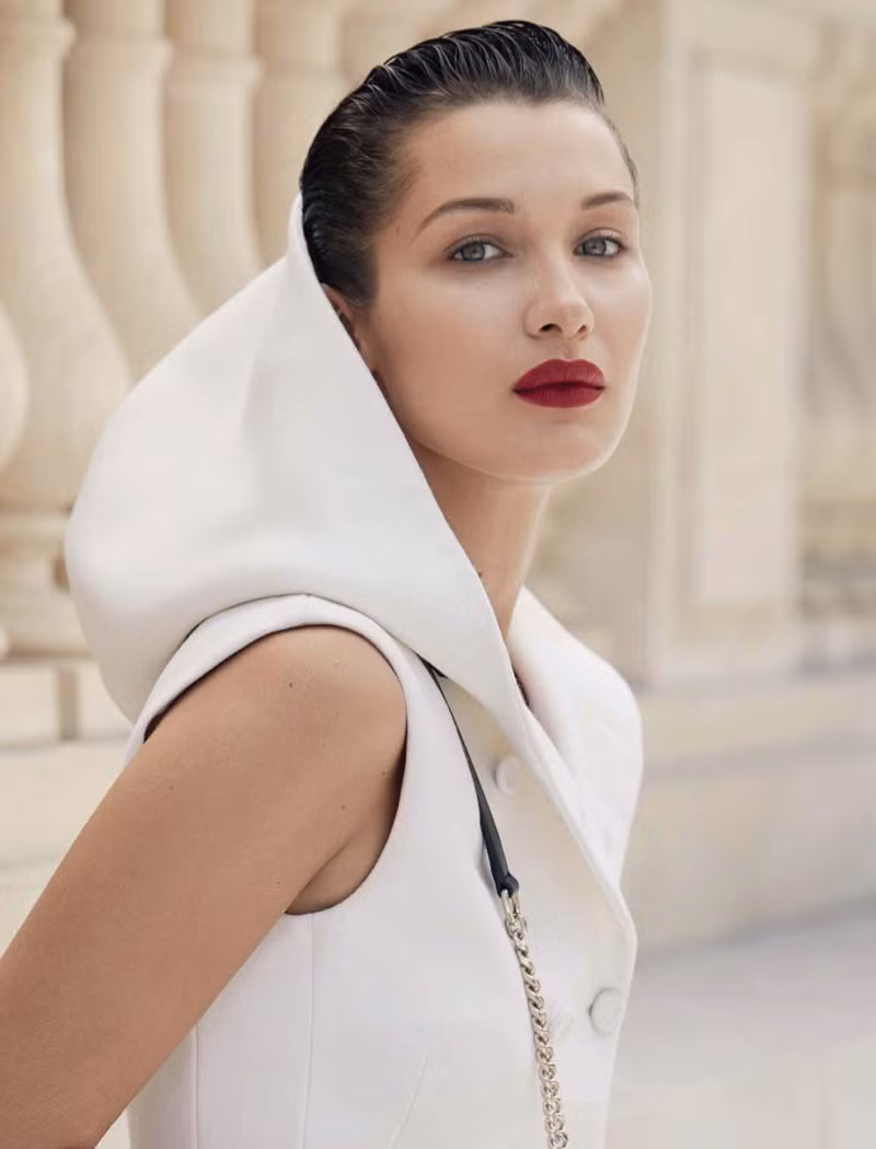 ‘Chân dài’ Bella Hadid quá đỗi gợi cảm trên hàng loạt ấn phẩm Vogue ảnh 19