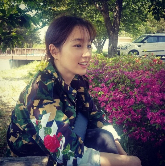 Vợ Lee Byung Hun xinh đẹp giữa cảnh sắc long lanh ở Đà Nẵng ảnh 13