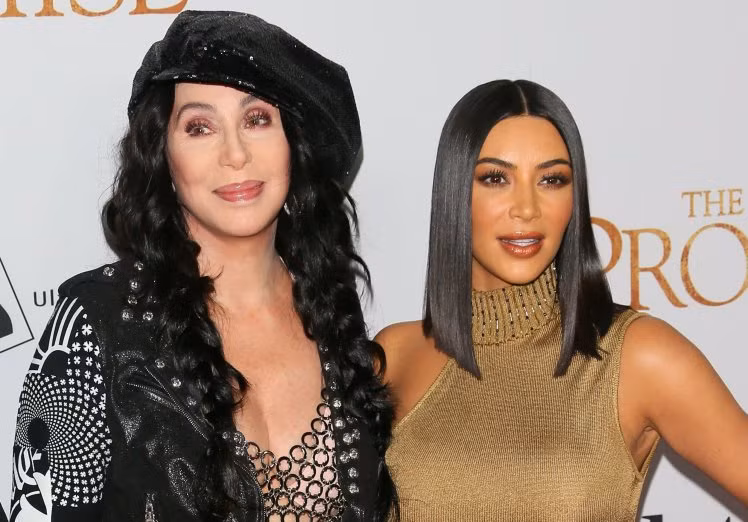 Kim Kardashian hóa ‘nữ thần disco’ rực lửa Cher ảnh 5