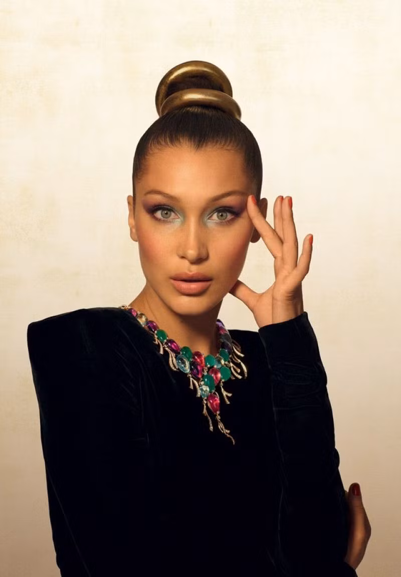 ‘Chân dài’ Bella Hadid quá đỗi gợi cảm trên hàng loạt ấn phẩm Vogue ảnh 3