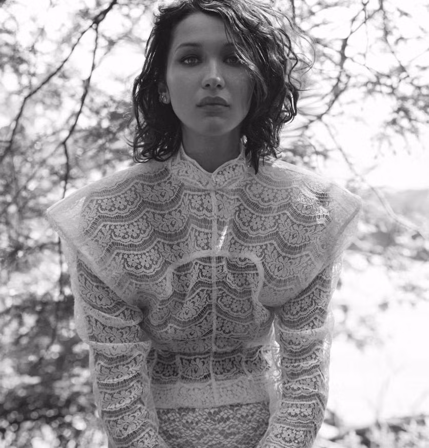 ‘Chân dài’ Bella Hadid quá đỗi gợi cảm trên hàng loạt ấn phẩm Vogue ảnh 25