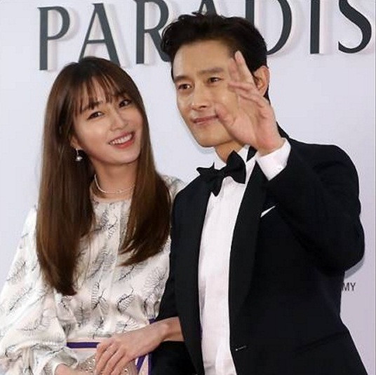 Vợ Lee Byung Hun xinh đẹp giữa cảnh sắc long lanh ở Đà Nẵng ảnh 12