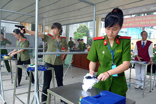 Để bắn súng đạt hiệu quả cao, các nữ cảnh sát cần có tâm lý vững chắc, tự tin và phải có sức khoẻ đảm bảo