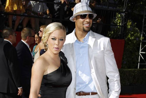 Những vụ bê bối ồn ào nhất năm 2014 của sao Hollywood ảnh 3