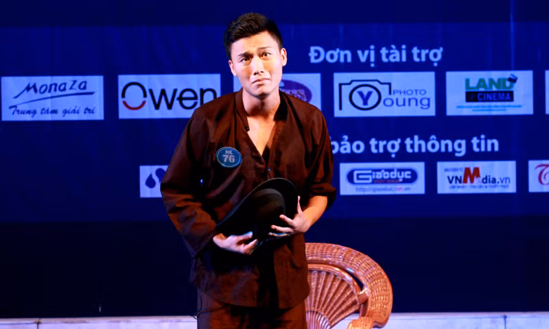 Xuân Phúc vào vai đầy tớ dí dỏm, hay giễu cậu chủ của mình