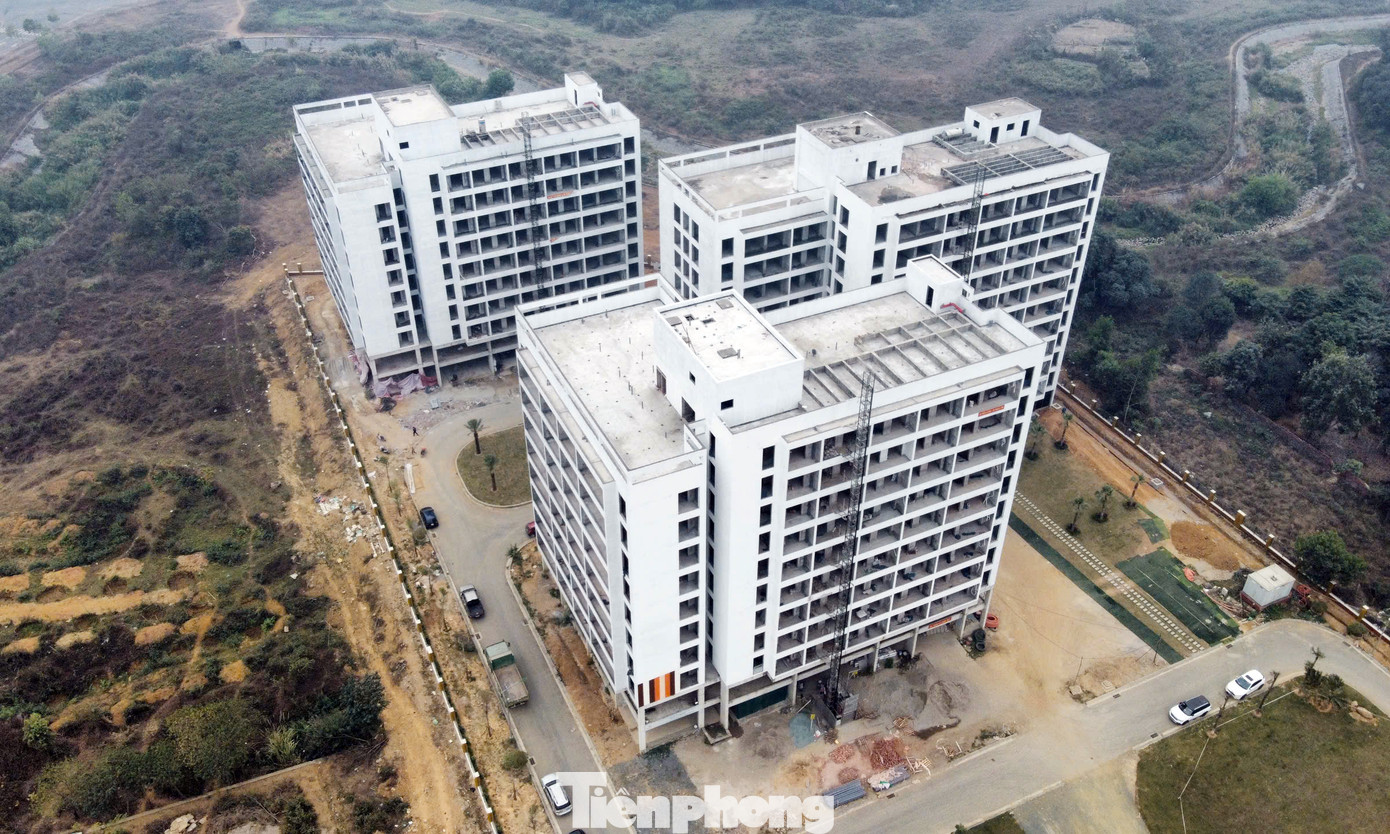 Do đó, nhà đầu tư không được phép bán, cho thuê các căn hộ thuộc khu căn hộ Legacy Alpha Valley đối với các tổ chức ngoài Khu công nghệ cao Hòa Lạc và cá nhân không làm việc tại Khu công nghệ cao Hòa Lạc.