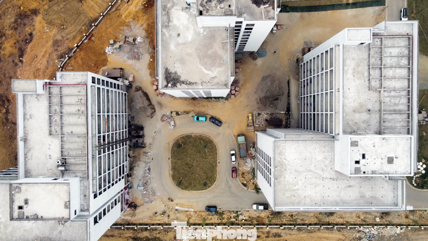 Cũng theo ông Sơn, pháp luật về đất đai hiện hành không có quy định về việc cấp Giấy chứng nhận quyền sở hữu đất và tài sản gắn liền với đất cho người mua căn hộ lưu trú xây dựng trên đất thương mại, dịch vụ.