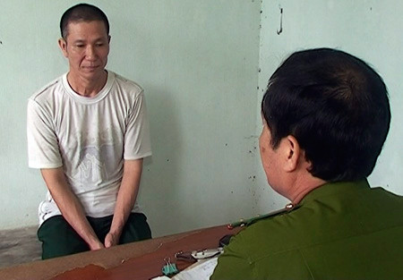 Nông Xuân Hùng tại cơ quan điều tra.. Nông Xuân Hùng tại cơ quan điều tra.