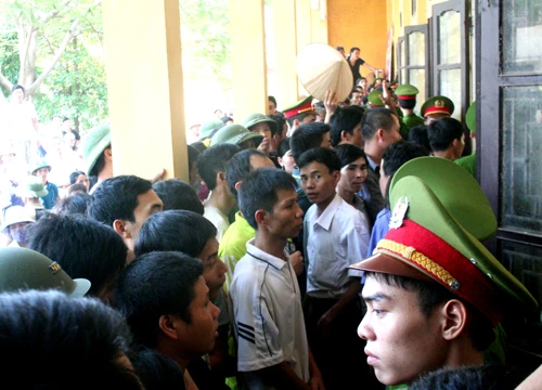  Người dân bức xúc với hành vi của Nguyễn Đức Tiềm