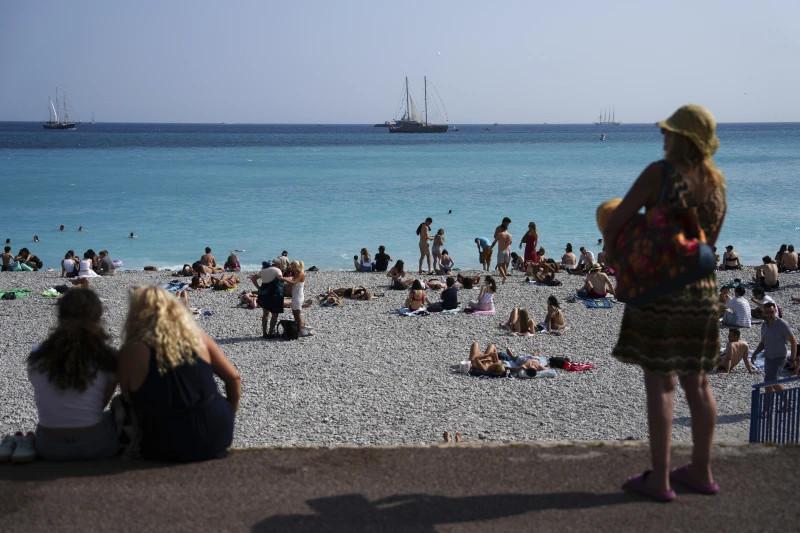 Khi Hiệp định Biển cả được thông qua, sẽ có chế tài toàn cầu ngăn chặn nạn đánh bắt quá mức, khai thác biển sâu, biến đổi khí hậu,...tại các vùng biển quốc tế. Ảnh: AP.