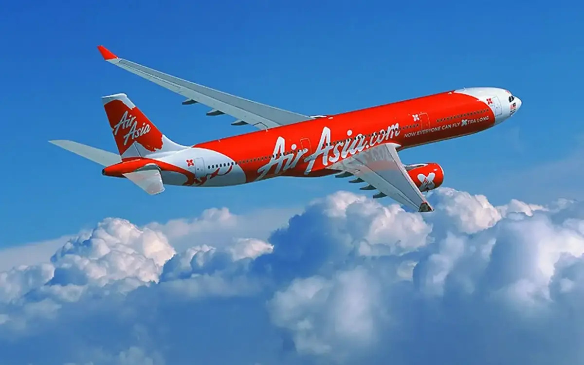 Bán vé máy bay đắt "cắt cổ", nền tảng kỹ thuật số liên kết với Hãng hàng không AirAsia bị đình chỉ hoạt động. Ảnh: Air Asia.