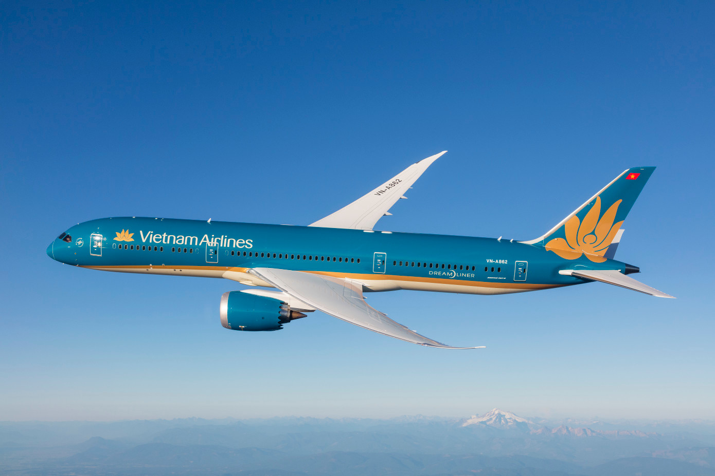 Khi sân bay Vinh đóng cửa, Vietnam Airlines sẽ tăng cường tần suất chuyến bay đến các sân bay lân cận như Nội Bài và Thọ Xuân. Ảnh: VNA. Khi sân bay Vinh đóng cửa, Vietnam Airlines sẽ tăng cường tần suất chuyến bay đến các sân bay lân cận như Nội Bài và Thọ Xuân. Ảnh: VNA.