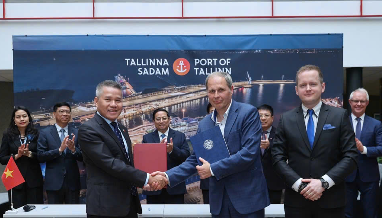 Thủ tướng Phạm Minh Chính chứng kiến VIMC trao đổi và ký thoả thuận (MOU) về hợp tác chuyển giao công nghệ vận hành cảng thông minh với Cảng Tallinn. Ảnh: VIMC. Thủ tướng Phạm Minh Chính chứng kiến VIMC trao đổi và ký thoả thuận (MOU) về hợp tác chuyển giao công nghệ vận hành cảng thông minh với Cảng Tallinn. Ảnh: VIMC.