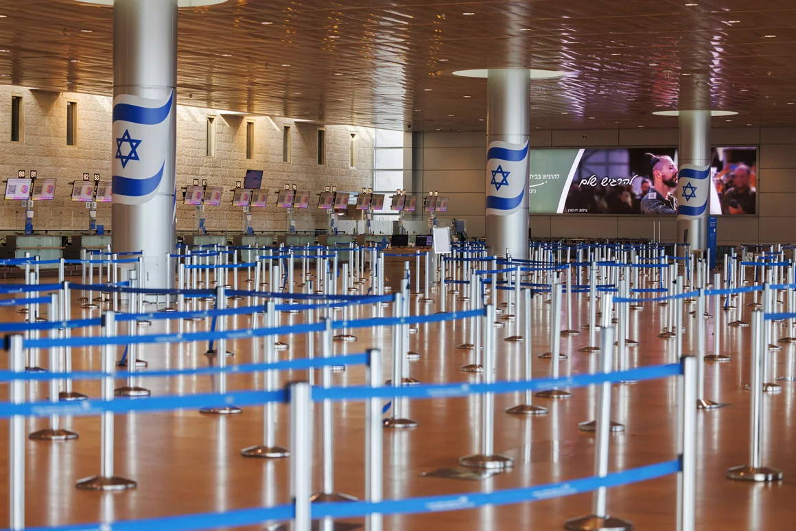 Sân bay quốc tế Ben Gurion ở Tel Aviv không một bóng người sau khi các chuyến bay bị hủy do cuộc không kích của Israel vào các thành phố của Iran. Ảnh: Getty.