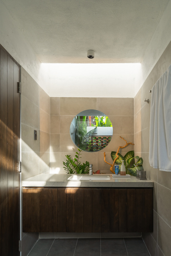 Không gian trong nhà luôn thoáng đãng và hòa mình với thiên nhiên.