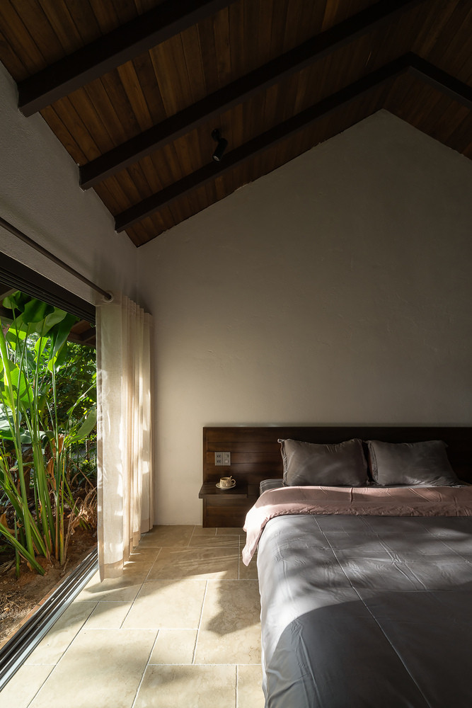 Không gian trong nhà luôn thoáng đãng và hòa mình với thiên nhiên.