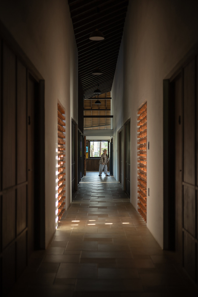 Không gian trong nhà luôn thoáng đãng và hòa mình với thiên nhiên.