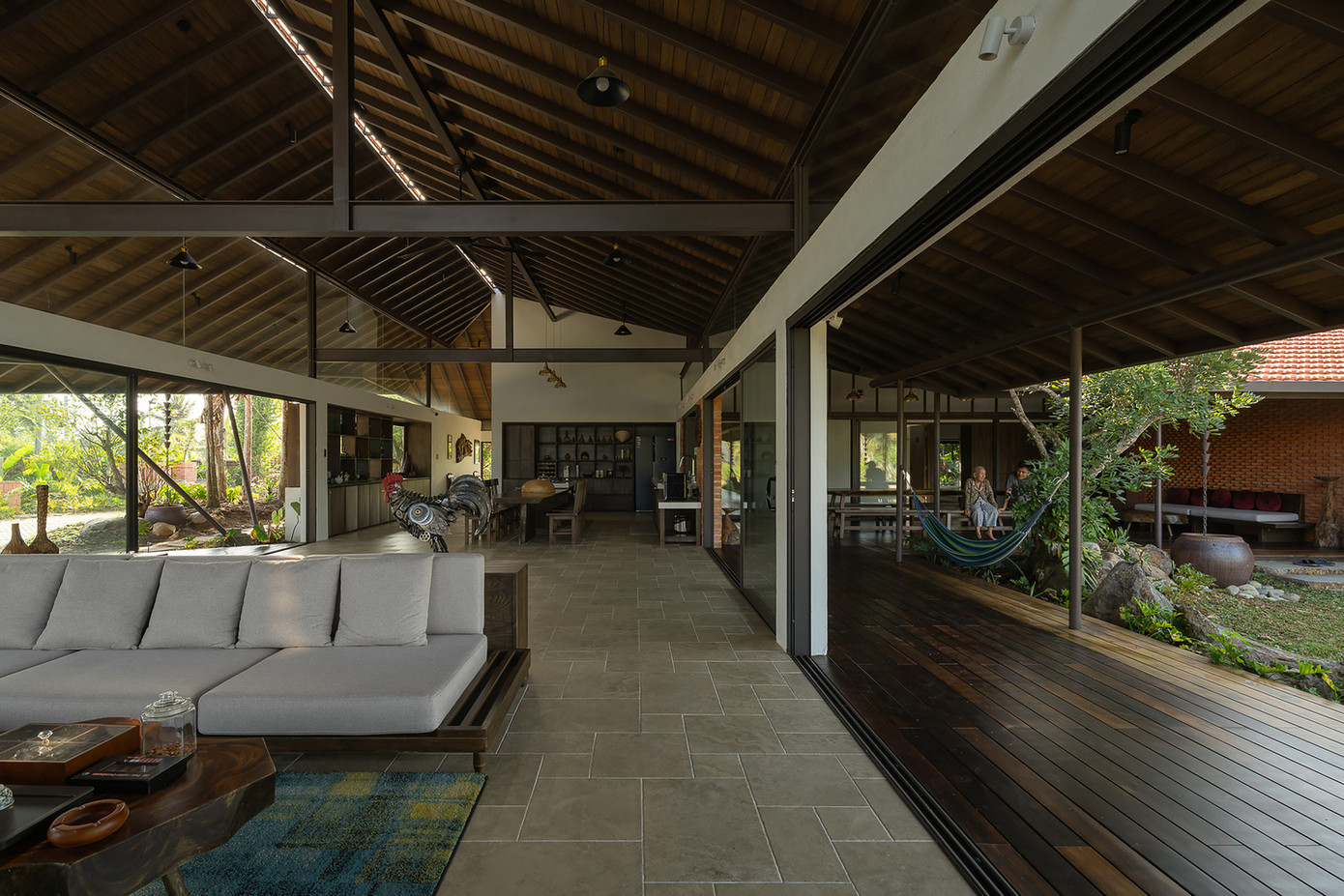 Thiết kế ngôi nhà theo phong cách mở, để chào đón những làn gió tự nhiên.