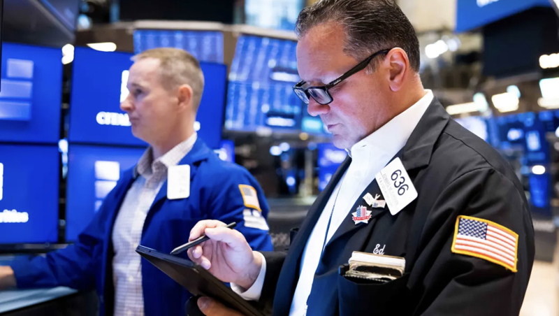 Cục Dự trữ Liên bang Mỹ (Fed) sẽ có ít quyền cắt giảm lãi suất hơn do giá dầu thô cao hơn. Ảnh: CNBC.