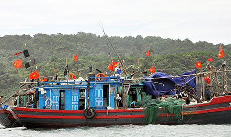 Tàu của anh Đào Văn Thuân chuẩn bị xuất bến đi câu khơi. Ảnh: Báo Quảng Ninh. Tàu của anh Đào Văn Thuân chuẩn bị xuất bến đi câu khơi. Ảnh: Báo Quảng Ninh