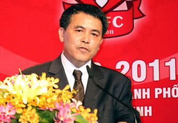 Lời bình: Bầu thì cũng có hàng chục loại bầu và không phải bầu nào cũng bỏ tiền cho bóng đá.