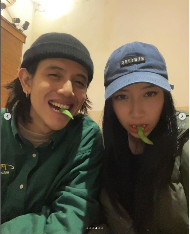 Được biết, bạn trai nữ ca sĩ là vũ công Quốc Tít - một vũ công có tiếng trong giới hiphop, underground. Được biết, bạn trai nữ ca sĩ là vũ công Quốc Tít - một vũ công có tiếng trong giới hiphop, underground.